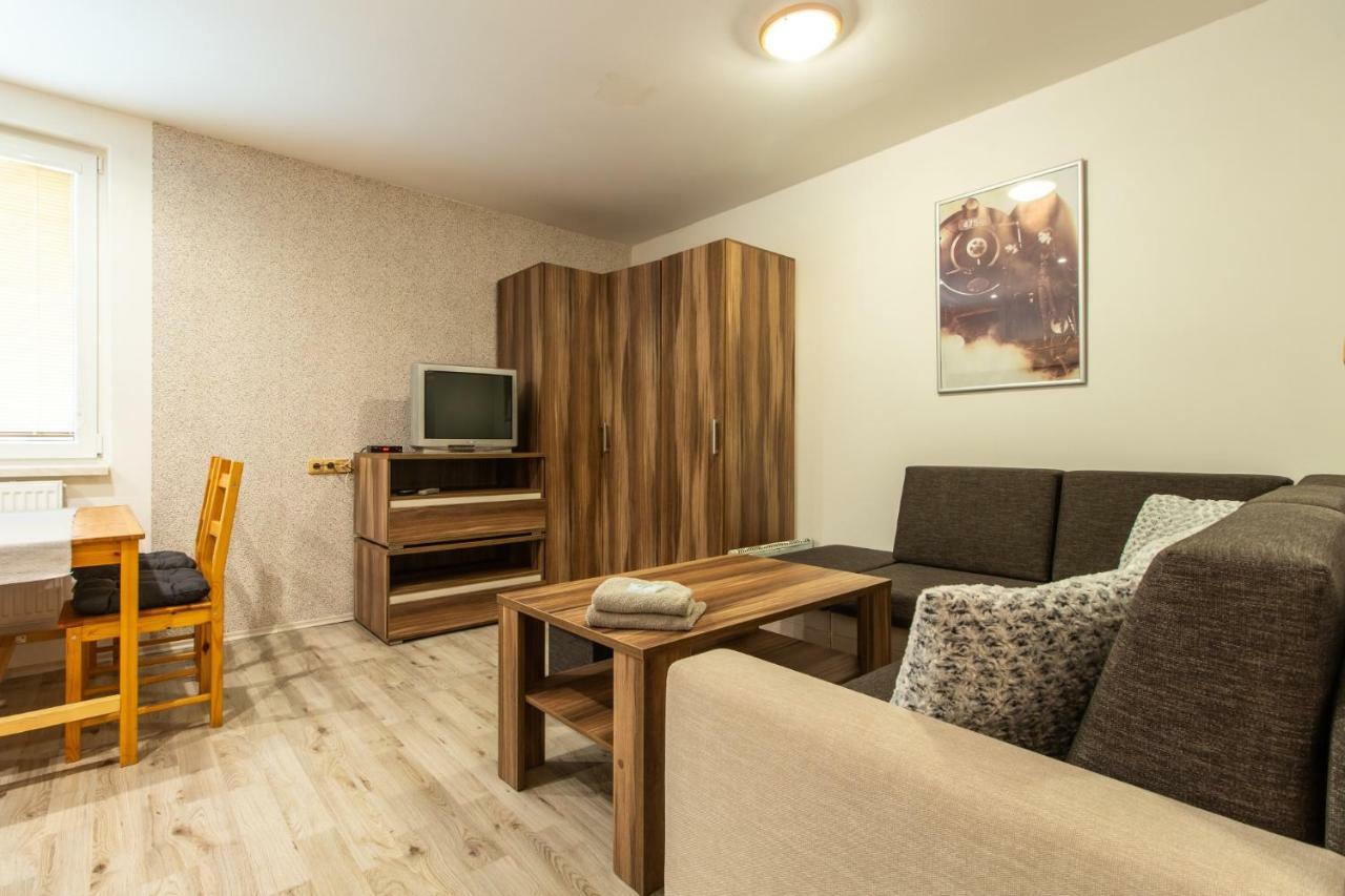 Restaurace Penzion Pod Sumarnikem Tvarozna Lhota Exteriör bild