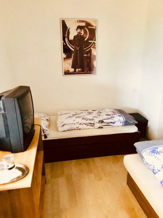 Restaurace Penzion Pod Sumarnikem Tvarozna Lhota Exteriör bild