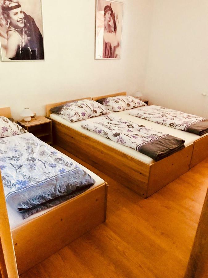 Restaurace Penzion Pod Sumarnikem Tvarozna Lhota Exteriör bild