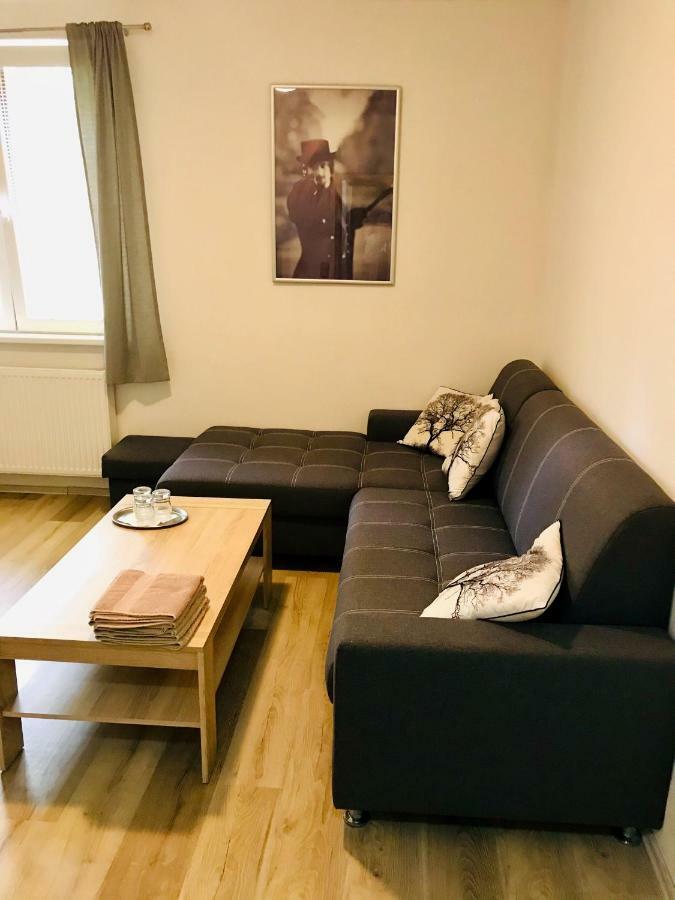 Restaurace Penzion Pod Sumarnikem Tvarozna Lhota Exteriör bild