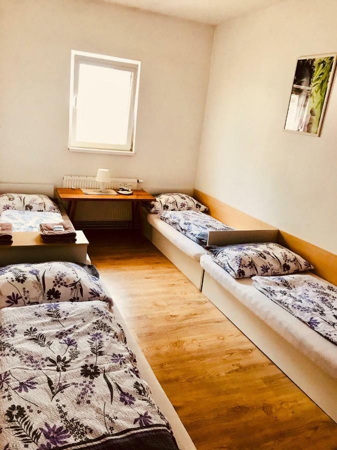 Restaurace Penzion Pod Sumarnikem Tvarozna Lhota Exteriör bild